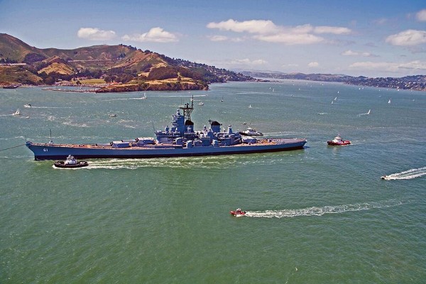 超艇算什么？60萬租下270米美國超級戰列艦