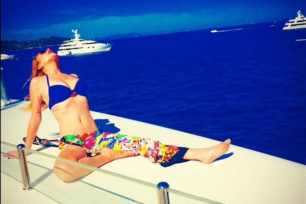40位名人狂曬游艇度假照，你還在矜持什么？
